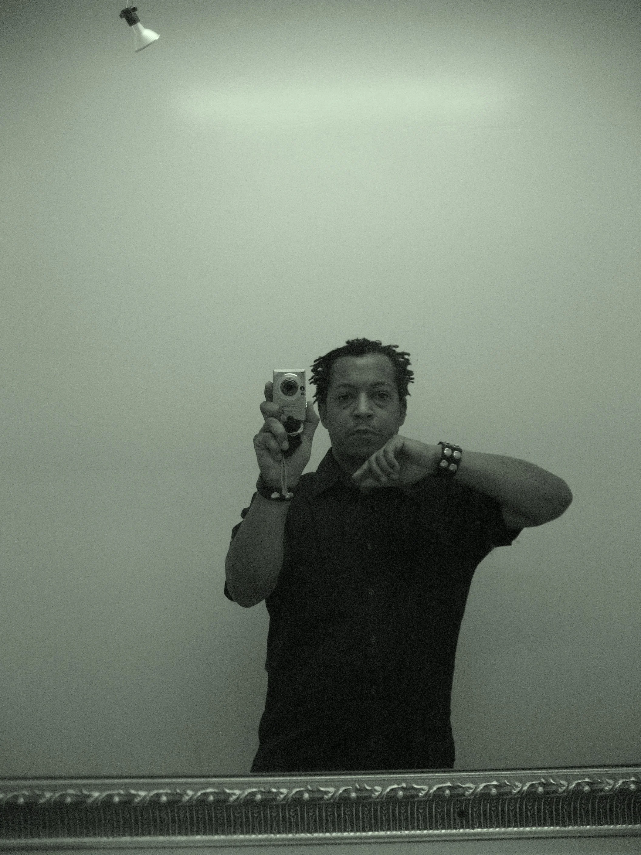 Radio Bathroom, black and white